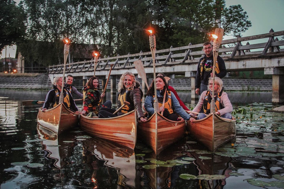 Vakaru Ekspresas team in ther night canoes